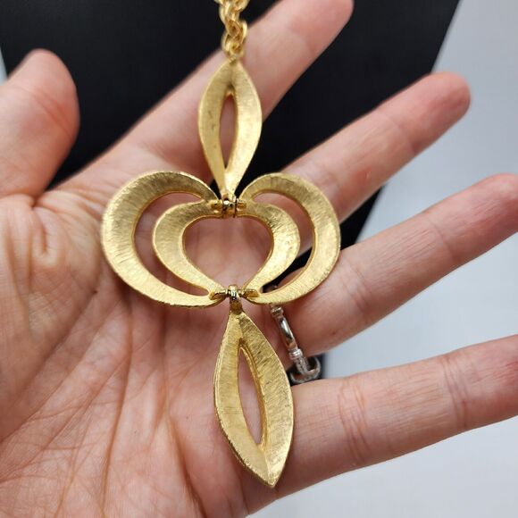 Vintage Designer Style 1970s Matte Gold Tone Large Abstract Pendant Necklace 24" - Picture 3 of 5